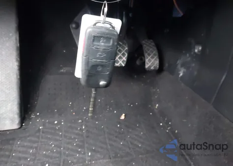 2010 Volkswagen New Beetle 2.5L z USA, uszkodzony, nr VIN 3VWRG3AL7AM004619